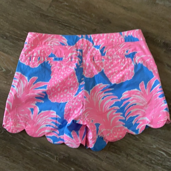 Lilly Pulitzer Blue Haven Little Flamenco Buttercup Scallop Hem Shorts - Picture 2 of 3